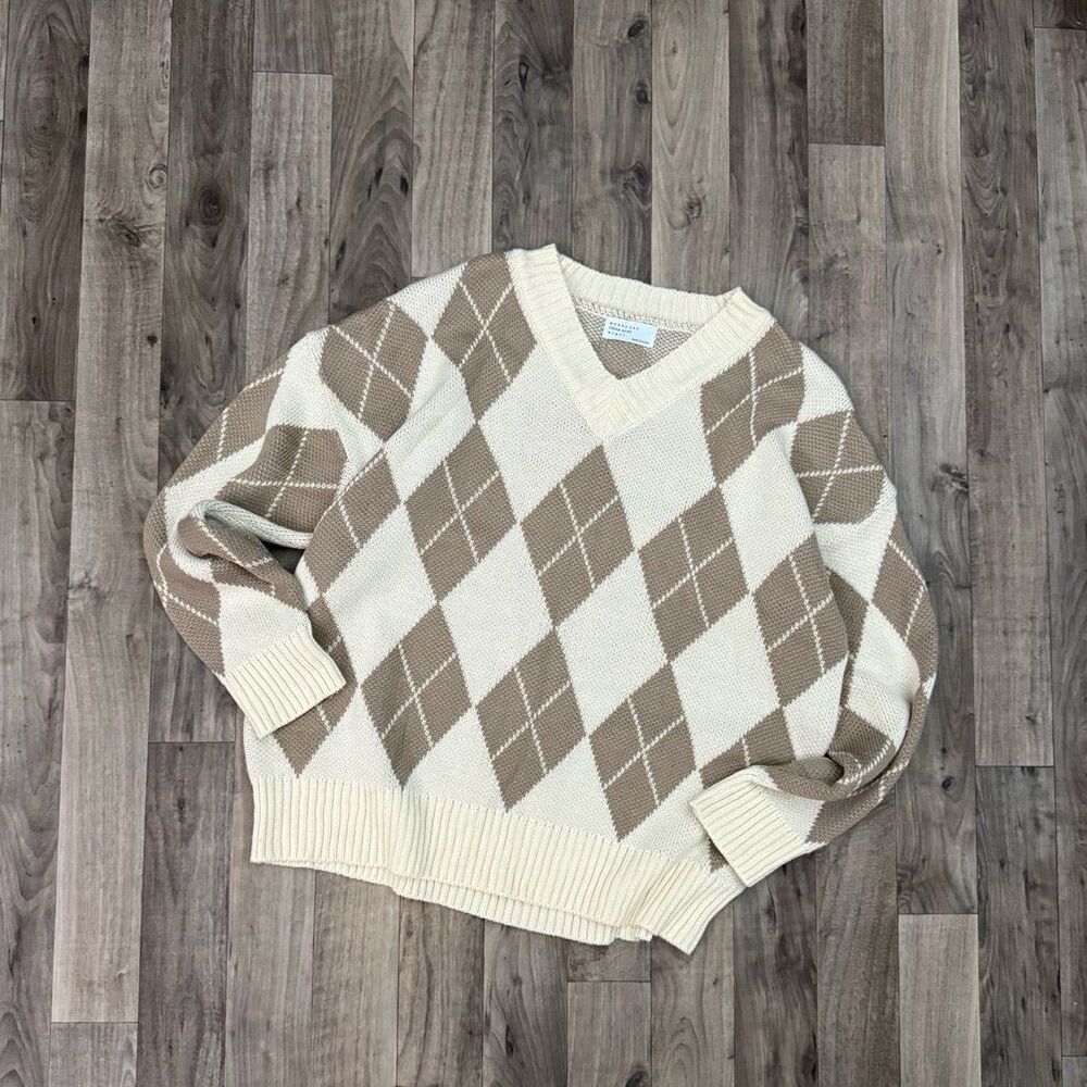 Neutral brown Argyle plaid v neck sweater